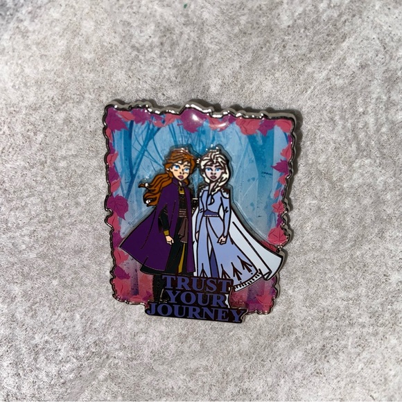 Frozen Elsa and Anna find your journey Disney pin - Picture 3 of 4